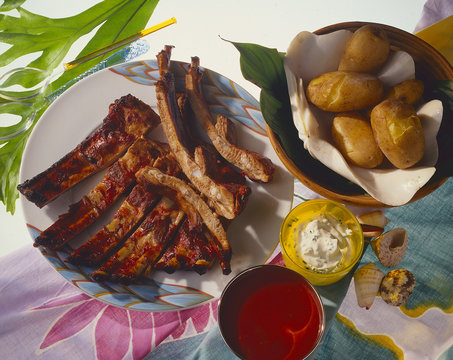 Schweinerippe,spicy und Pellkartoffel mit Dip.Karibik