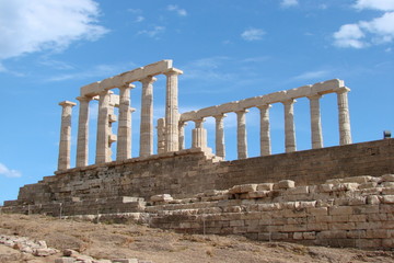 Fototapeta na wymiar the ruins of an ancient Greek temple of the god Poseidon on the Cape Sunion.
