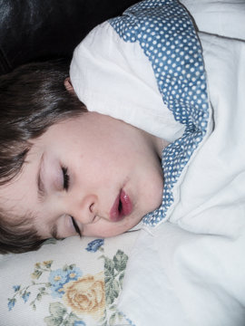 3-year-old child sleeps on the sofa