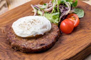 beefsteak with egg