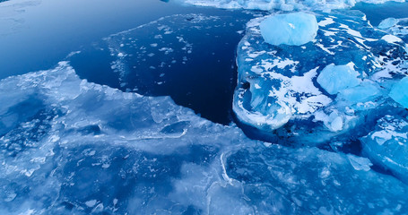 Obraz premium glacier et banquise en vue aérienne