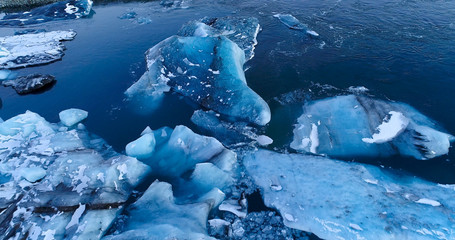 glacier et banquise en vue aérienne © Fly_and_Dive