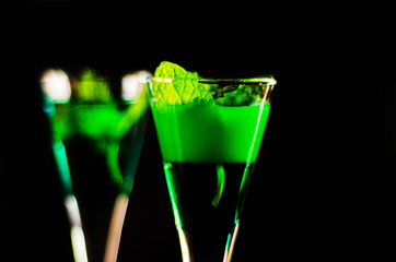 green mint liqueur, refreshing drink with fresh mint, energizing cocktail