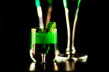 green mint liqueur, refreshing drink with fresh mint, energizing cocktail