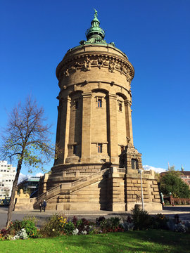 Mannheimer Wasserturm im Zentrum von Mannheim