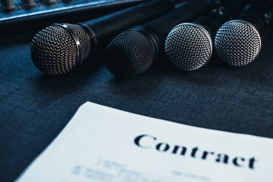 Microphones, the contract between the producer and the artist