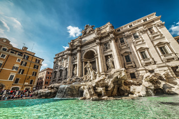 Obraz na płótnie Canvas World Famous Trevi fountain on a clear day