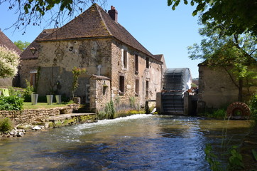 MOULIN A EAU LIGNY LE CHATEL YONNE BOURGOGNE FRANCE