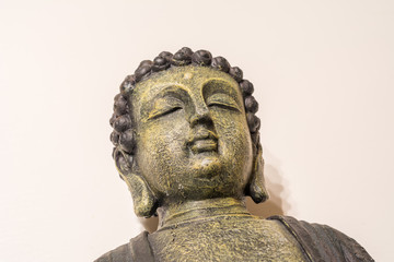 Buddha Statue liegend in goldener Farbe