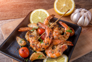 Skewers Barbeque grilled prawns with spicy ingredients.