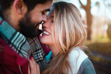 Fototapeta premium Close up of an romantic couple in the park.
