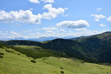 Fototapeta na wymiar Wanderung in den Südtiroler Bergen