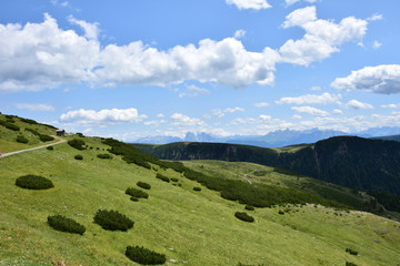 Fototapeta na wymiar Wandern, Südtiroler Bergwelt