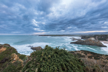 Fototapeta na wymiar the sea crashes hard on the coasts of Galicia, with beautiful impressive waves, worthy of contemplation