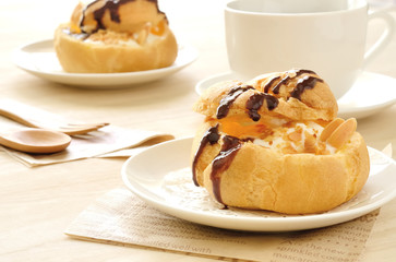 シュークリーム　コーヒー

