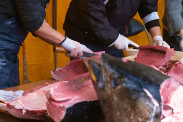 二十日えびすのマグロ解体ショー