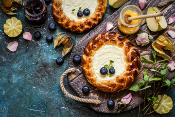pie c fresh berries blueberries, fruit, with cottage cheese filling, cheesecake on a wooden Board