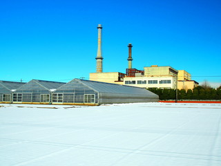 Fototapeta na wymiar 雪の畑とクリーンセンター