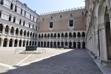 Fototapeta premium Outside looking of Doges palace in Venice Italy