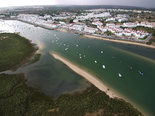 Cabanas de Tavira en Portugal, localidad costera de Tavira en el distrito de Faro, región del...