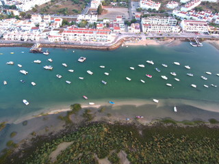 Cabanas de Tavira en Portugal, localidad costera de Tavira en el distrito de Faro, región del...