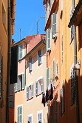 Fototapeta premium narrow colored street in old town Hyères - FRANCE