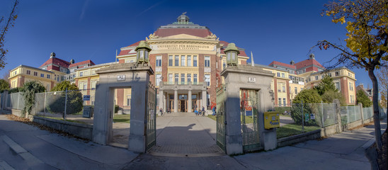 Wilhelm-Exner-Haus in Wien, Österreich © romanple