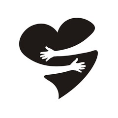 сердце обнимает