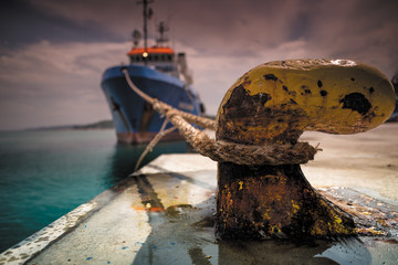 Nave attraccata al molo
