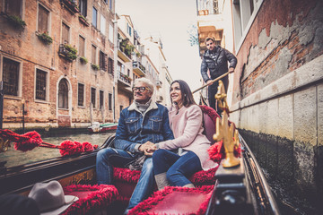 Couple sailing on venetian gondola - obrazy, fototapety, plakaty
