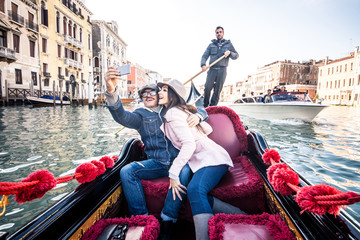 Fototapeta na wymiar Couple sailing on venetian gondola
