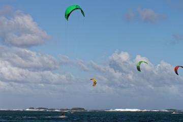 27 DEC 2017 - SAINTE ANNE - MARTINIQUE - Kitesurfers in Chevalier Cape