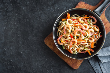 Stir fry with shrimps and noodles