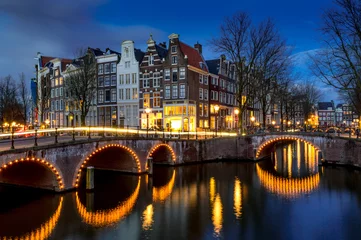 Gordijnen Amsterdamse gracht bij Blue Hour © Sean