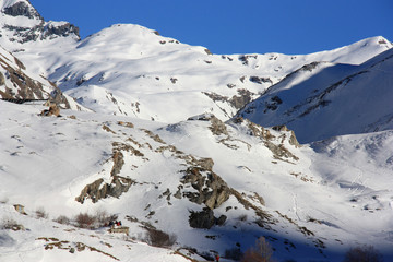 Fototapeta na wymiar Pentes enneigées à Val d'Isère en Savoie, Alpes françaises