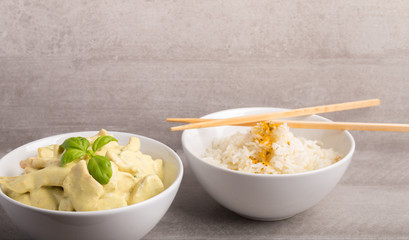 green cocos curry sous with chicken and rice