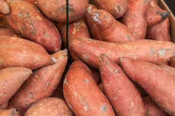 patates douces au marché