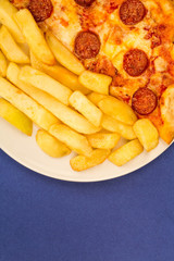 Italian Style Pepperoni Pizza With Chips