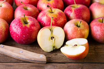 Naklejka na ściany i meble red apples on a wooden table