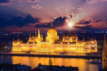 Naklejka premium Beautiful night scene over the famous building of the Parliament in Budapest, Hungary