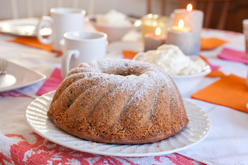 Kaffeetisch mit Guglhupf