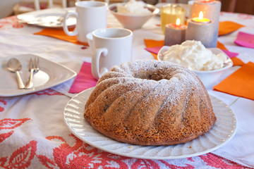 Kaffeetisch mit Guglhupf