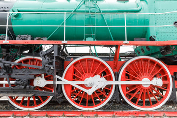 Obraz na płótnie Canvas red wheel and detail of mechanism a vintage russian steam train locomotive