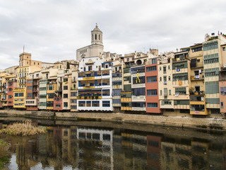 Obraz premium Panorámica de Gerona y el río Ter (Cataluña)