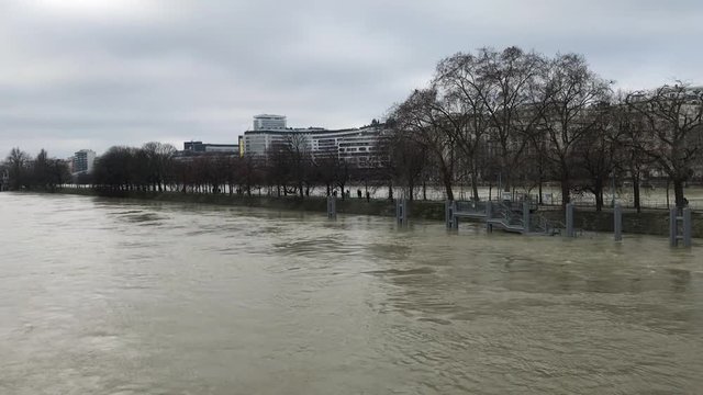 Crue de la Seine sur l'Ile aux Cygnes à Paris	