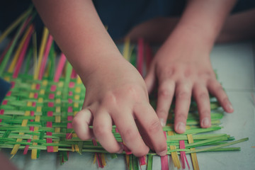 Obraz premium Closeup to hand of Thai students grade 4 in primary school are weaving pattern thai.