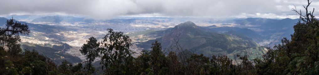 Vue sur la vallée de Quetzaltenango depuis le volcan Santa María