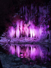 ライトアップされた三十槌の氷柱