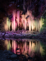 ライトアップされた三十槌の氷柱