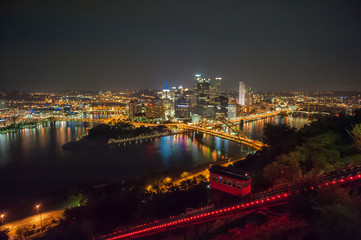Fototapeta na wymiar Pittsburgh at Night from Mount Washington